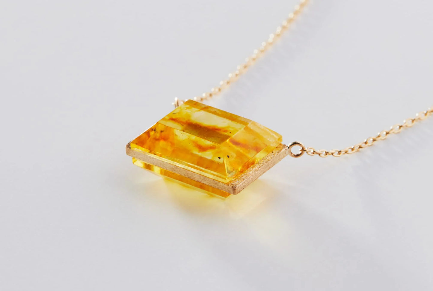 Fang｜Square-Cut Amber Pendant