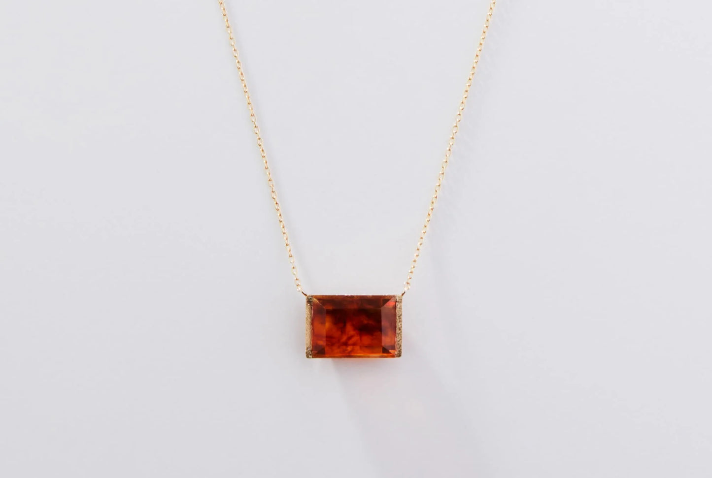 Fang｜Square-Cut Amber Pendant