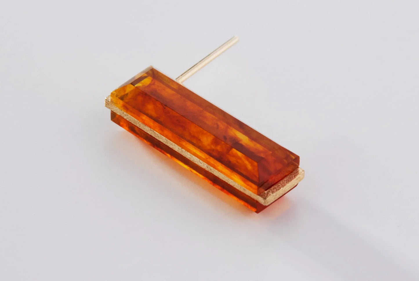 Fang｜Gold-Inlaid Amber Gemstone Stud Earrings