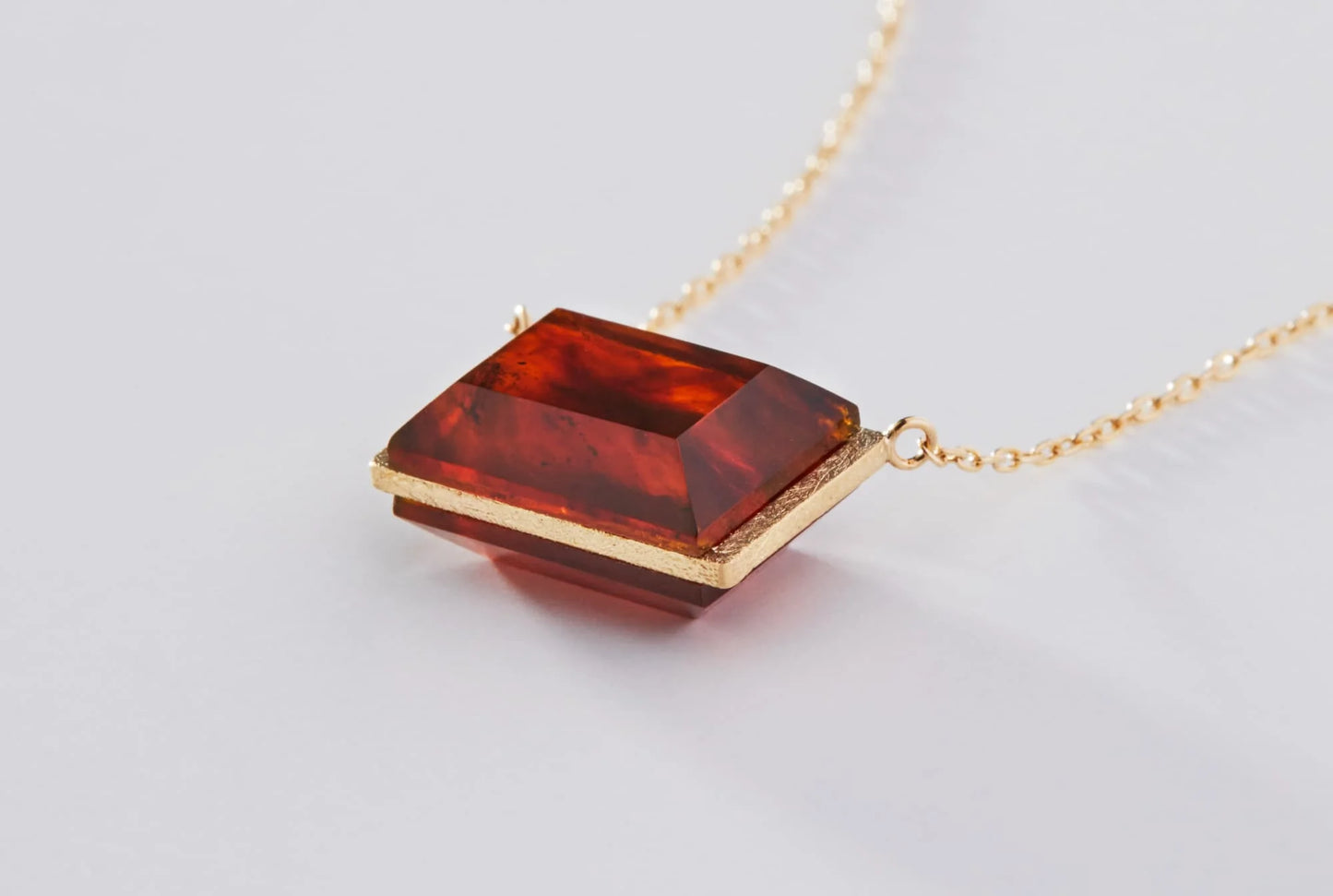 Fang｜Square-Cut Amber Pendant