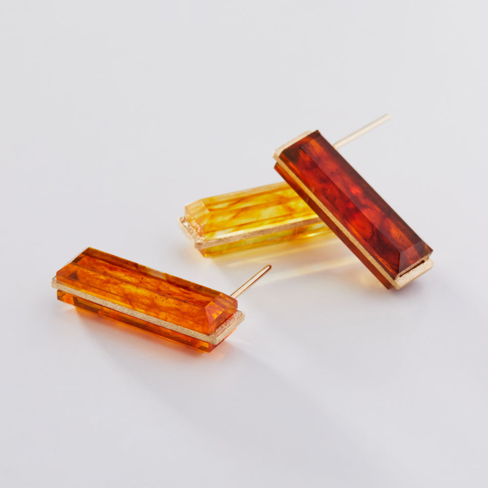 Fang｜Gold-Inlaid Amber Gemstone Stud Earrings