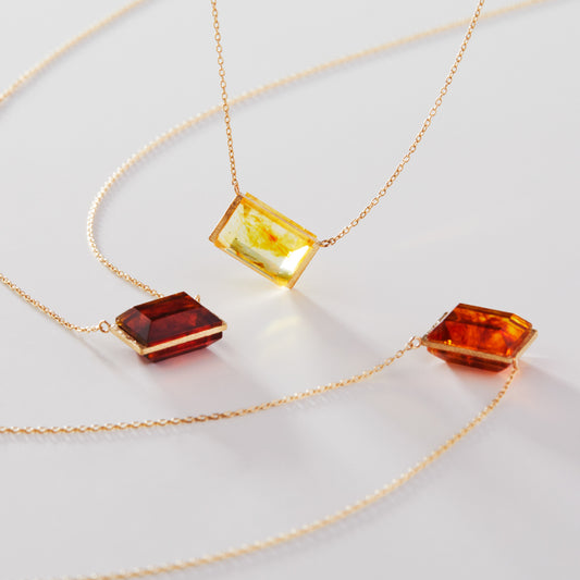 Fang｜Square-Cut Amber Pendant