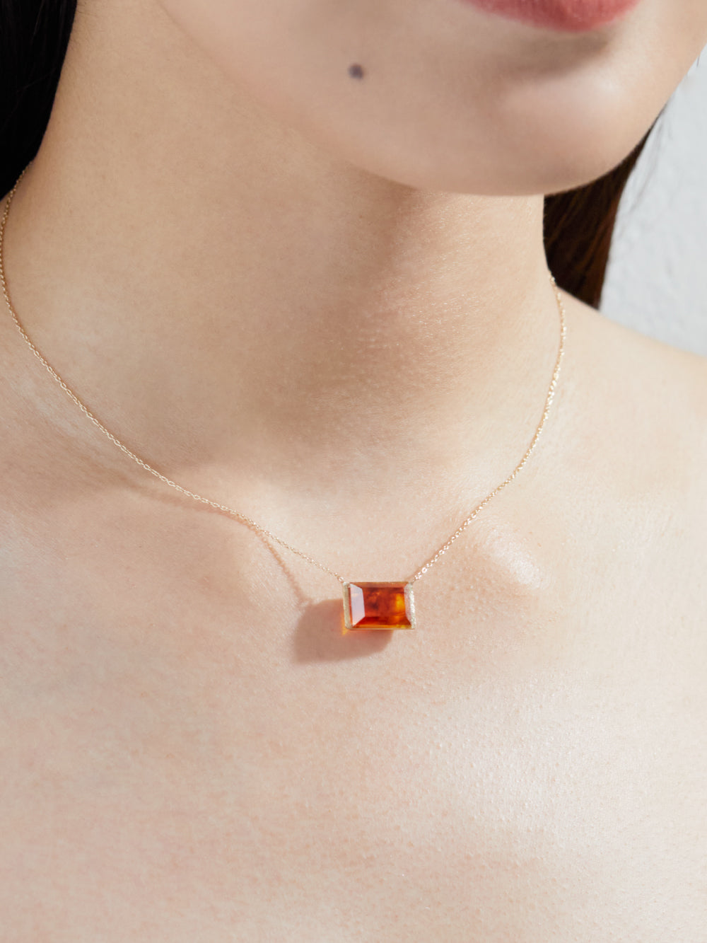 Fang｜Square-Cut Amber Pendant